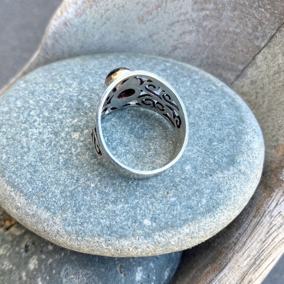 Sundance garnet ring sterling silver gemstone red floral birthstone birthday gem - Picture 3 of 5